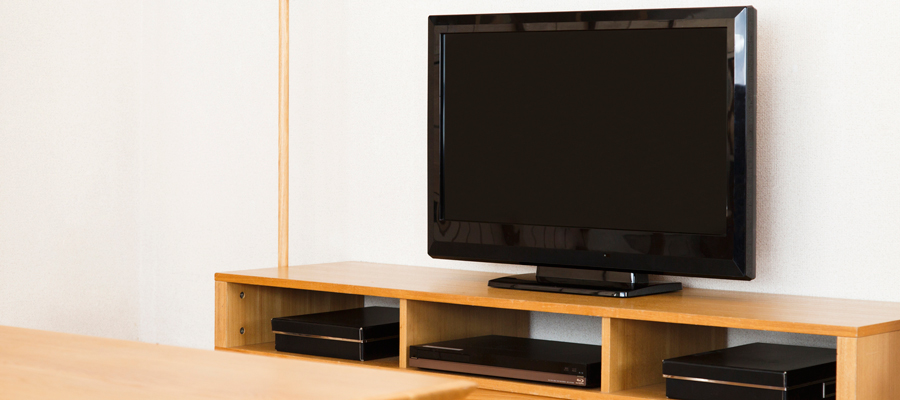 テレビフレームはなぜ黒が多い？部屋の雰囲気で色を替えるのもアリ！